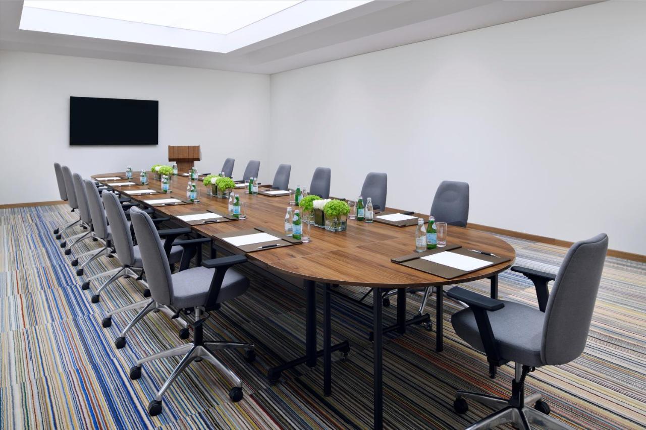 Movenpick Jumeirah Village Triangle ドバイ エクステリア 写真 A boardroom
