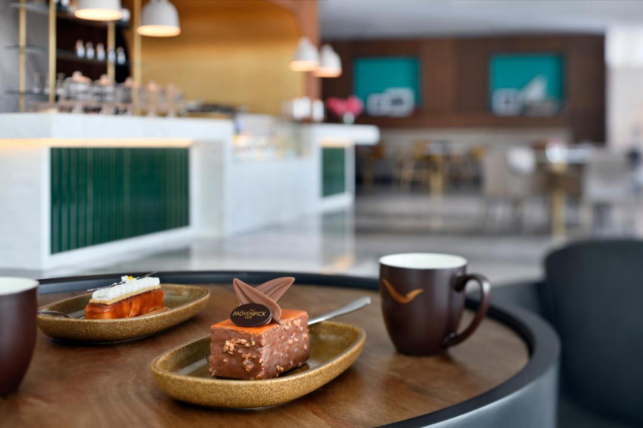 Movenpick Jumeirah Village Triangle ドバイ エクステリア 写真 The Lounge at London Heathrow Airport