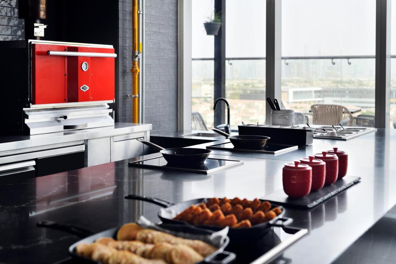 Movenpick Jumeirah Village Triangle ドバイ エクステリア 写真 A commercial kitchen