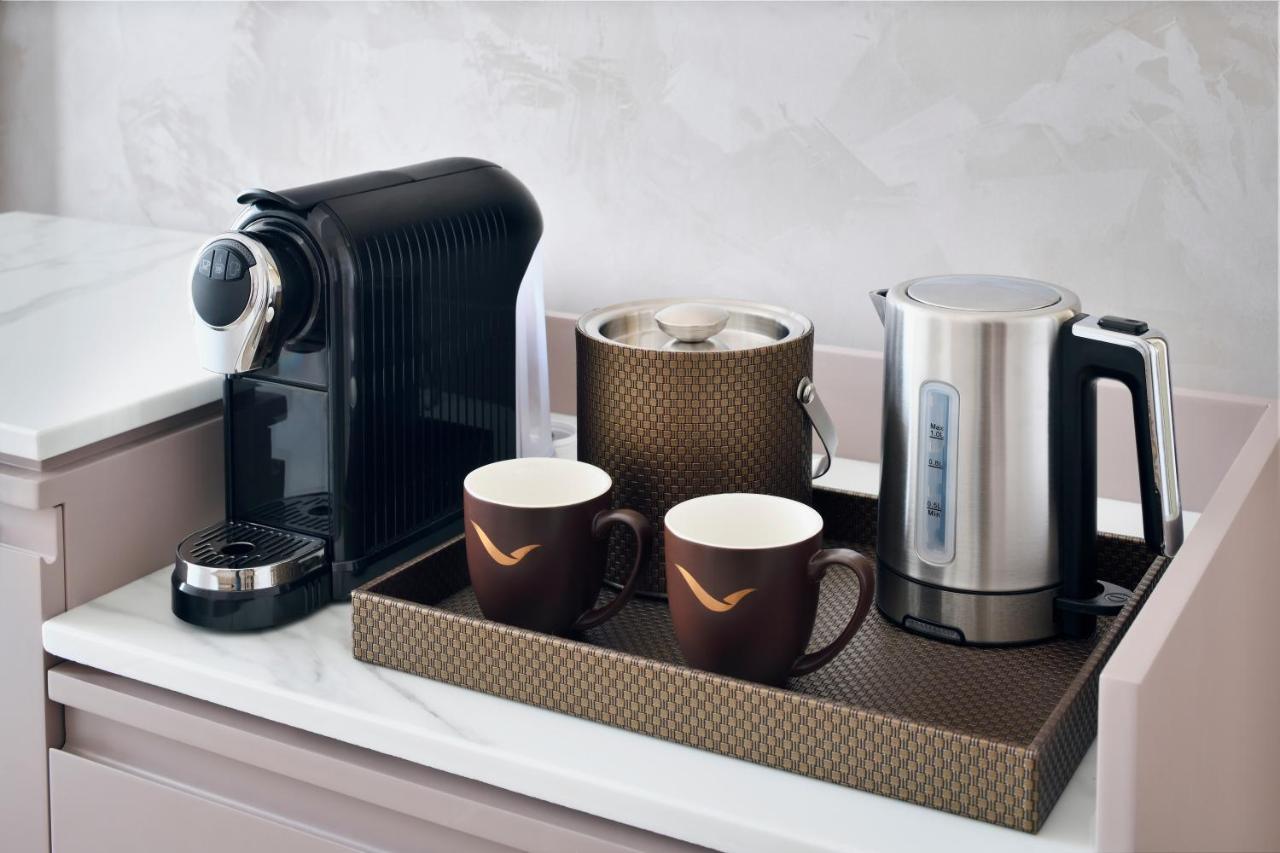 Movenpick Jumeirah Village Triangle ドバイ エクステリア 写真 A Nespresso coffee machine